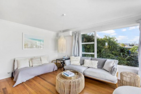Coastal Calm is near to the Beach with BBQ Auckland